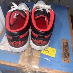Air Jordan one lows retro Size 10.5